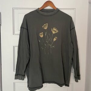 American Eagle women’s Gray Floral Oversized Tshirt size L/XL